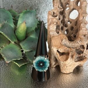 Size 7.5 Elegant Blue druzy Geode Ring